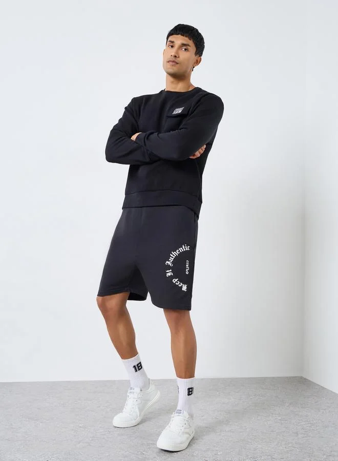 ستايلي شورت رجالي أسود بطبعة جرافيك